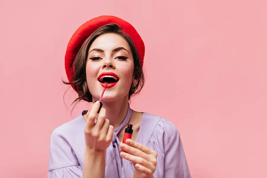 Parlak ve Dolgun Görünen Dudaklar! Lip Gloss ile Dikkat Çekici Dudakların Anahtarı Ellerinizde!